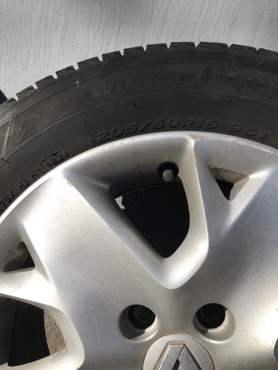 Шини Hankook Winter I*Cept iZ2 W616 205/60 R16 96T XL — фото 4